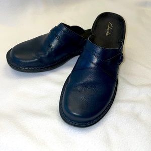 Clarks women’s mule, dark blue